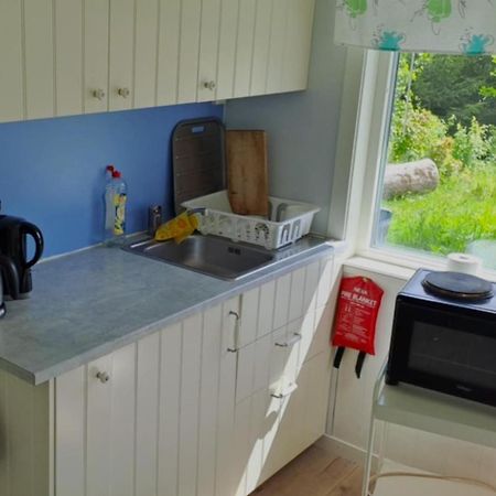 Gaeststuga I Vacker Natur, Bastu, Bubbelpool Sommartid Och Gratis Parkering Naera Ulricehamn Och Lassalyckan, Guesthouse With Nice View With Sauna And Free Parking Close To Dalsjoefors And Fishing Borås Exterior foto